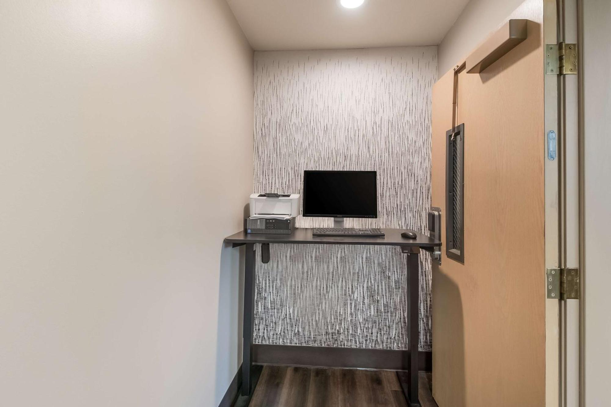 Surestay Plus Hotel By Best Western Seatac Airport Exterior photo